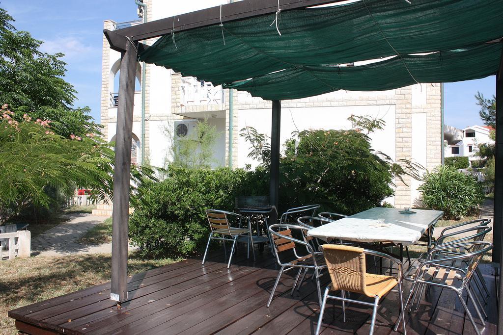 Apartments Tatjana Pag Town Exterior foto